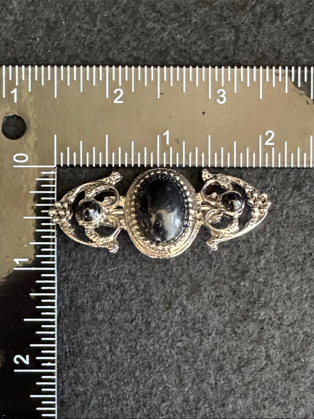 VTG Ornate Oval Siver-Tone Vintage Brooch Pin Black Stone - Picture 4 of 4
